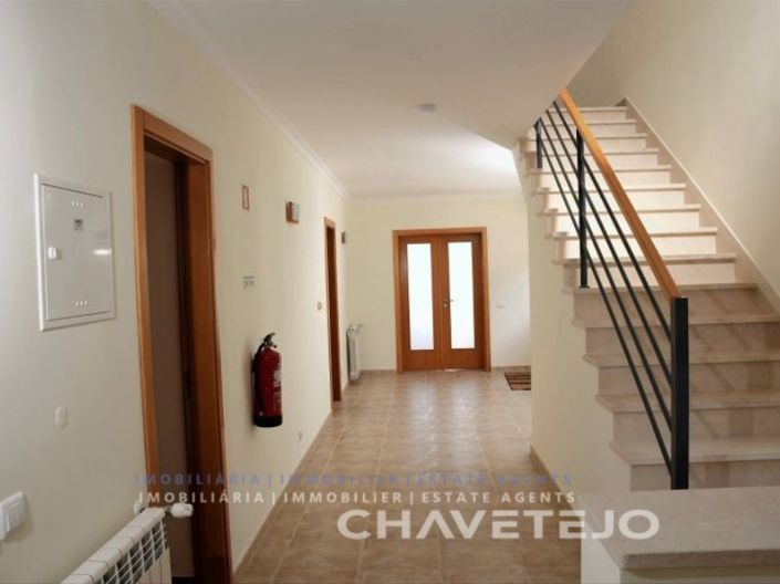 Image No.9-6 Bed House for sale