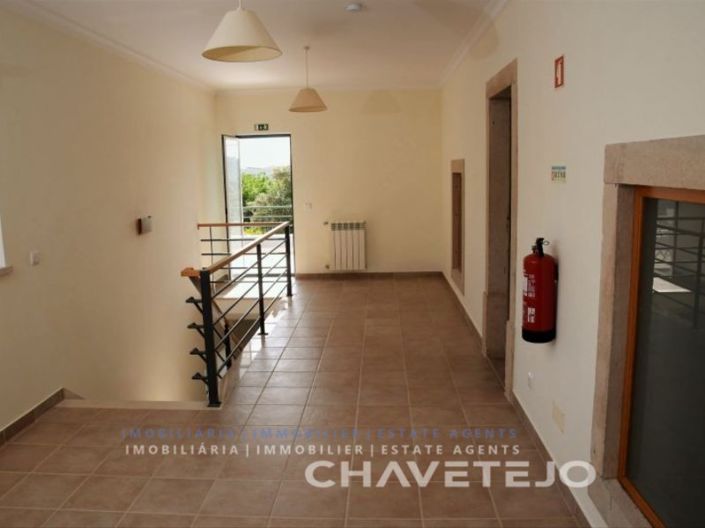 Image No.17-6 Bed House for sale