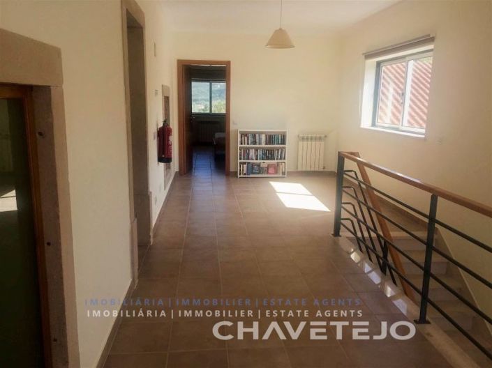 Image No.18-6 Bed House for sale