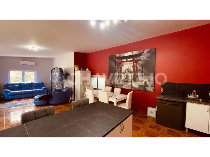 Image No.1-6 Bed House for sale