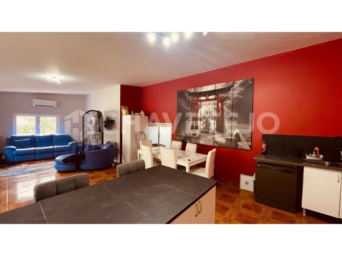 Image No.1-6 Bed House for sale