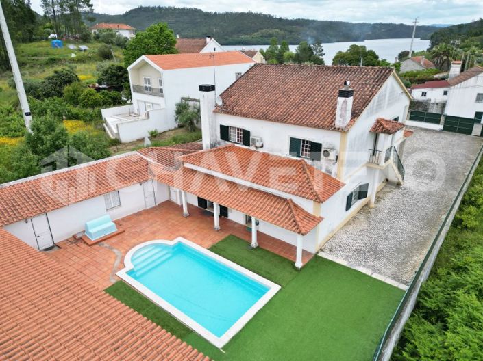 Image No.1-4 Bed House for sale