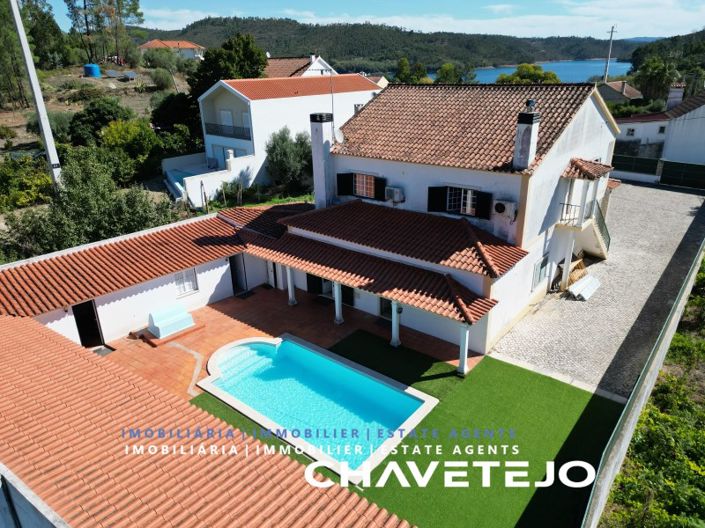 Image No.1-4 Bed House for sale