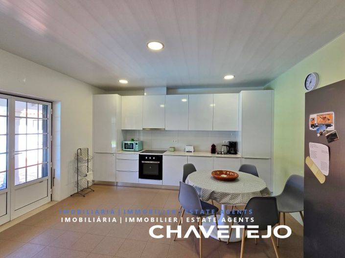 Image No.8-4 Bed House for sale