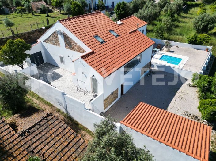 Image No.1-4 Bed House for sale