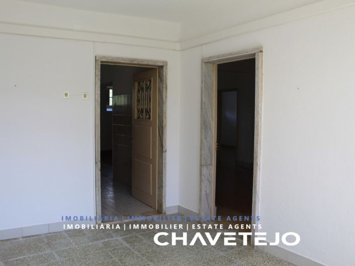 Image No.12-7 Bed House for sale