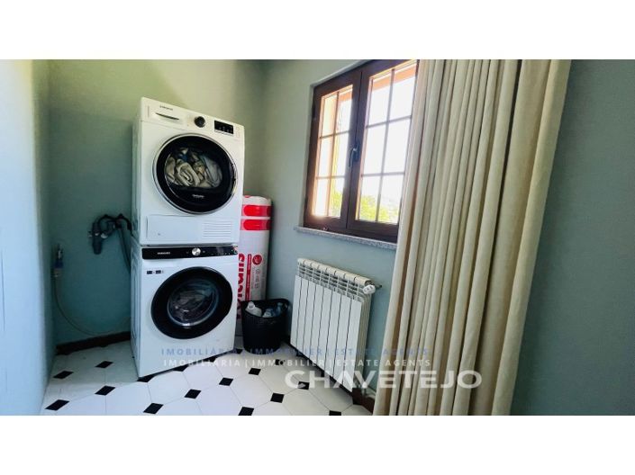 Image No.15-6 Bed Farmhouse for sale