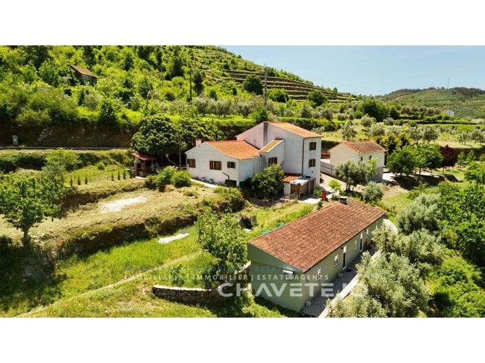 Image No.70-6 Bed Farmhouse for sale