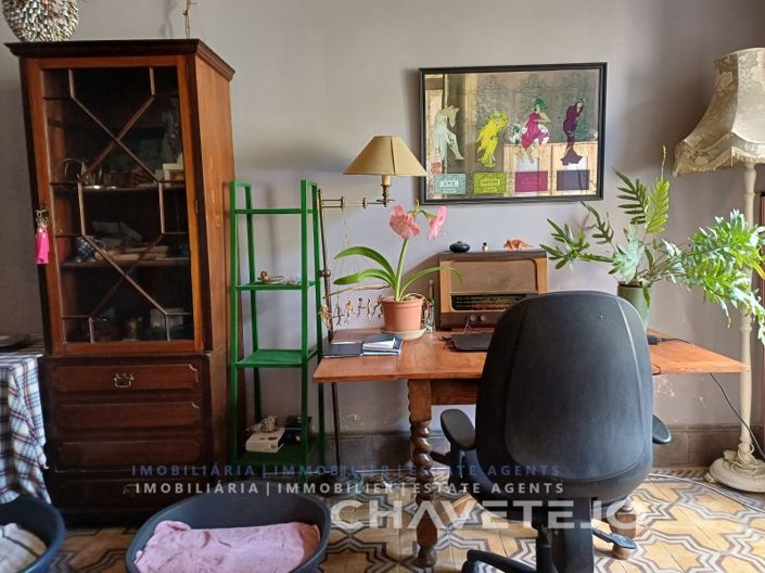 Image No.17-10 Bed Farmhouse for sale