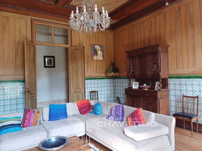 Image No.72-10 Bed Farmhouse for sale