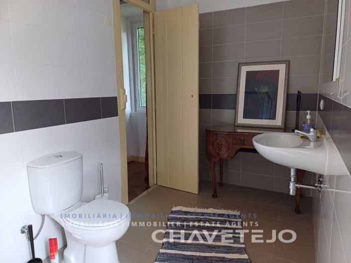 Image No.80-10 Bed Farmhouse for sale