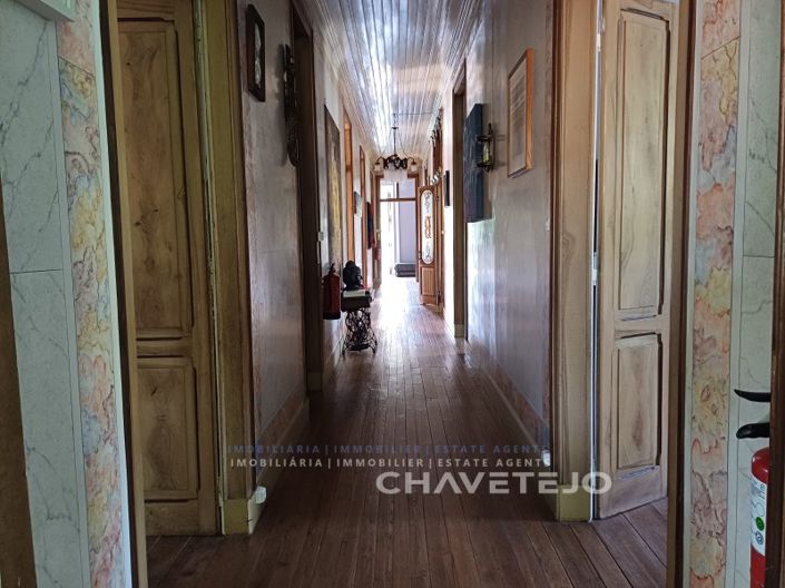 Image No.93-10 Bed Farmhouse for sale