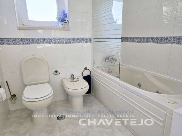 Image No.41-5 Bed House for sale