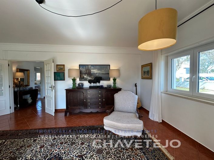 Image No.8-5 Bed House for sale