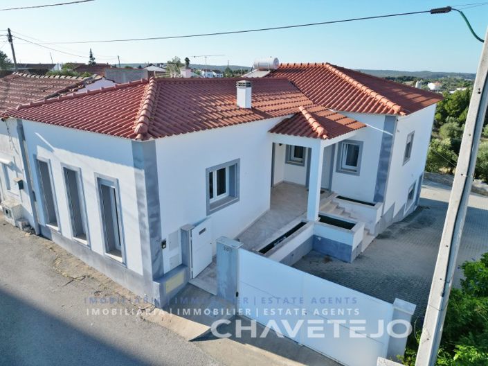 Image No.1-3 Bed House for sale