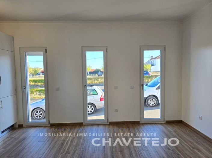 Image No.32-3 Bed House for sale