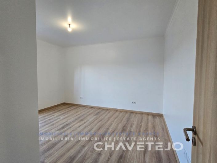 Image No.52-3 Bed House for sale