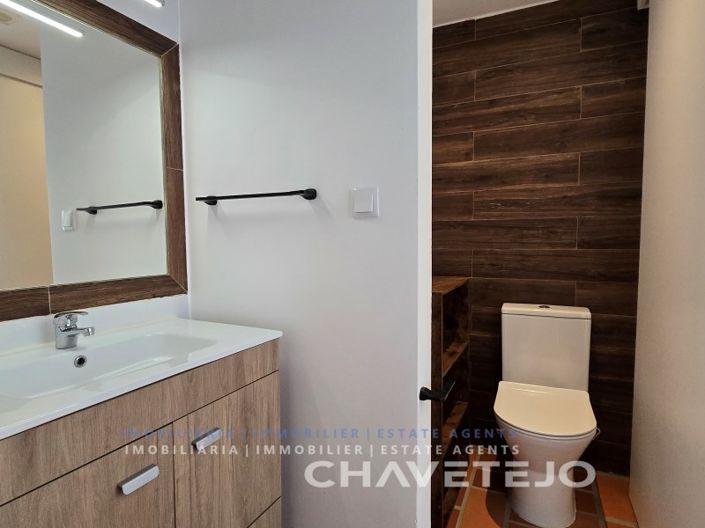 Image No.25-2 Bed House for sale