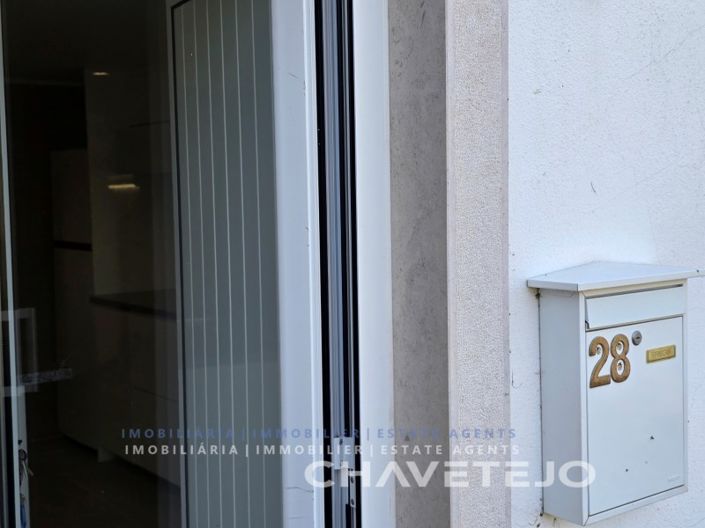 Image No.5-2 Bed House for sale