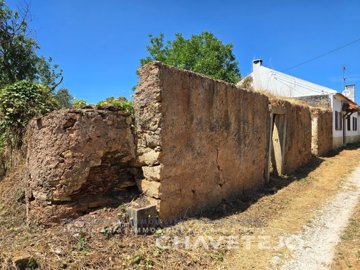 2 Bed Farmhouse for sale