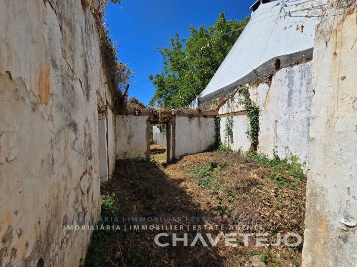 Image No.2-2 Bed Farmhouse for sale