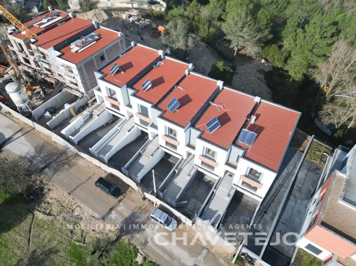 Image No.2-4 Bed House for sale