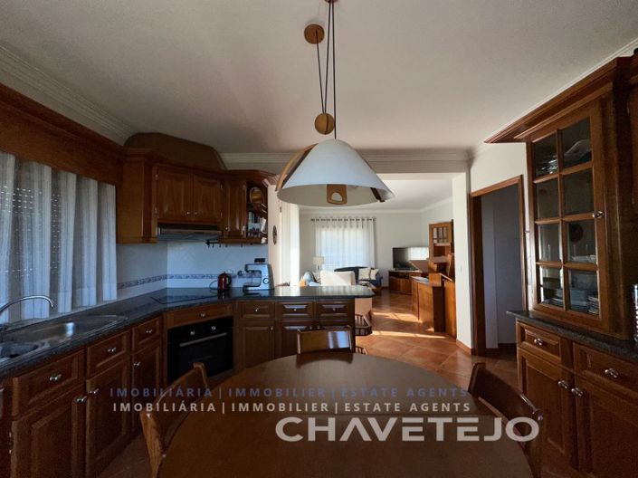 Image No.10-3 Bed House for sale