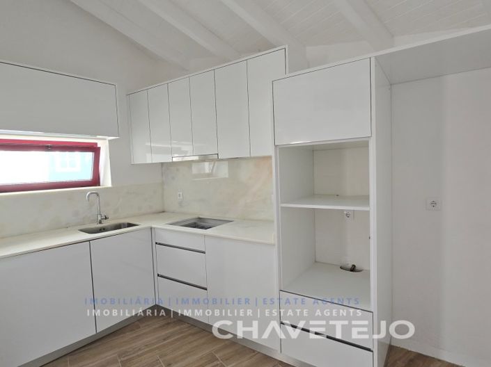 Image No.12-2 Bed House for sale