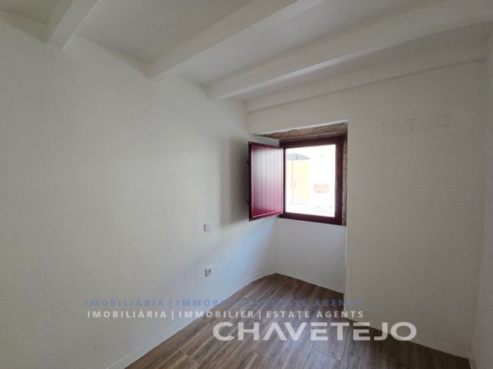 Image No.6-2 Bed House for sale