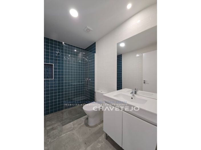 Image No.8-2 Bed House for sale