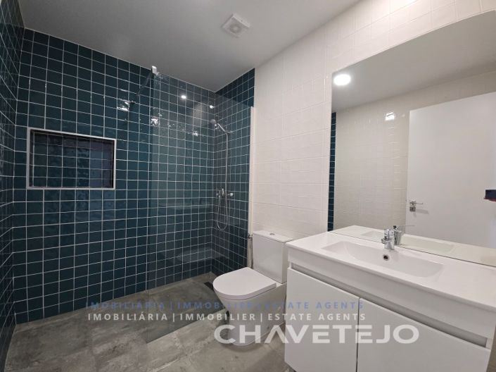 Image No.9-2 Bed House for sale