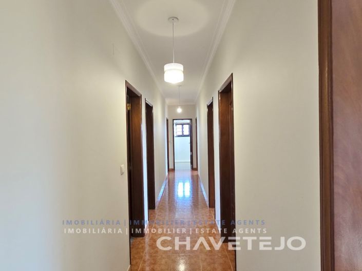 Image No.17-4 Bed House for sale