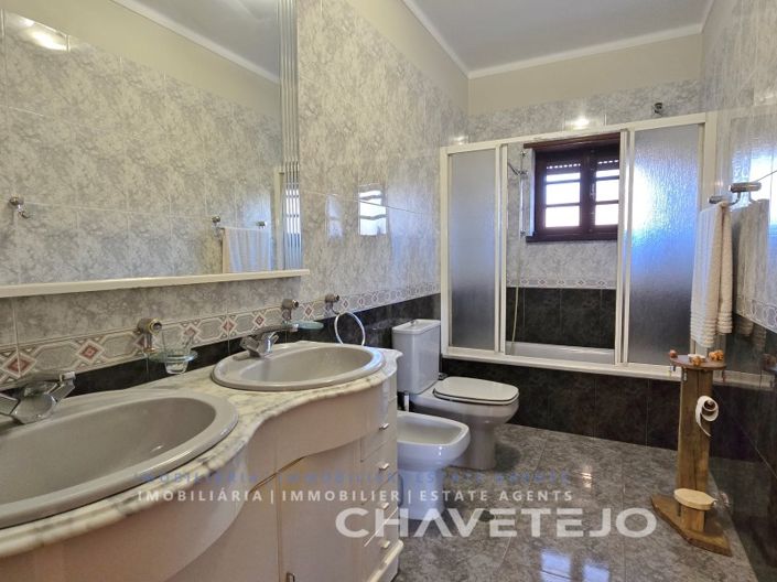 Image No.18-4 Bed House for sale