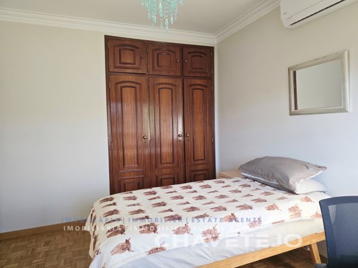 Image No.24-4 Bed House for sale