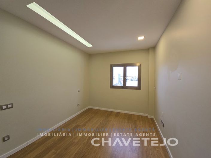 Image No.20-3 Bed Apartment for sale