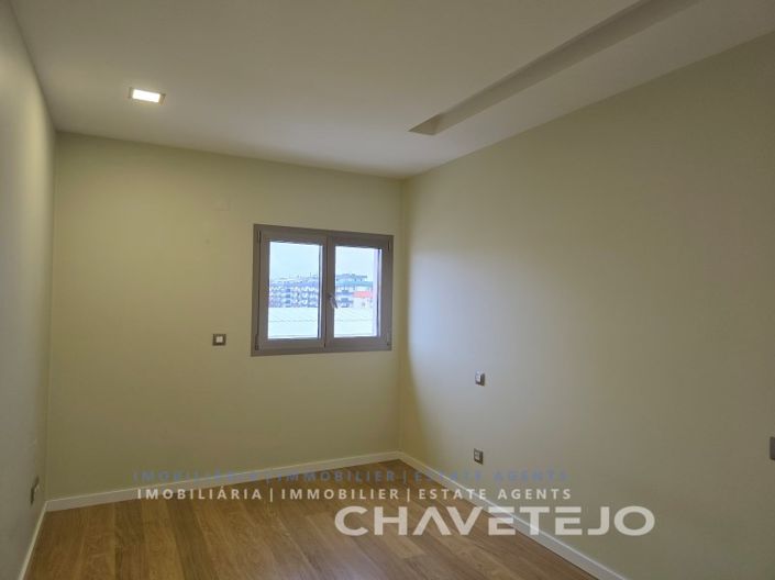 Image No.22-3 Bed Apartment for sale