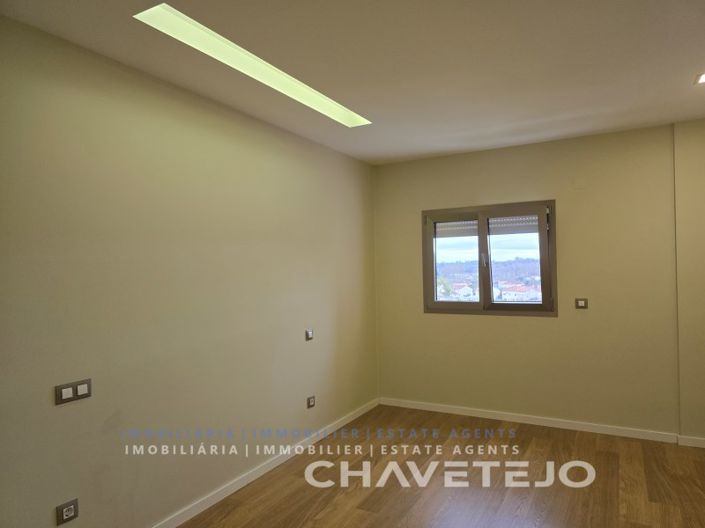 Image No.27-3 Bed Apartment for sale