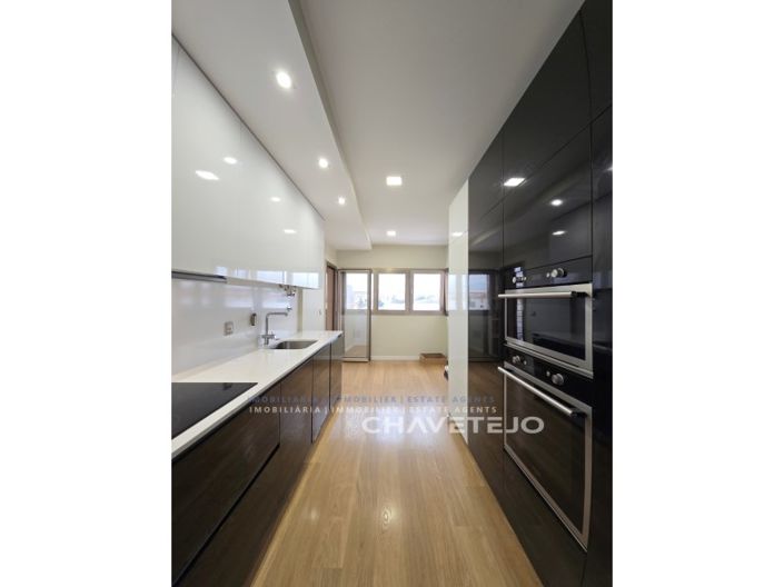 Image No.9-3 Bed Apartment for sale