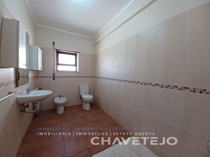 Image No.15-4 Bed House for sale