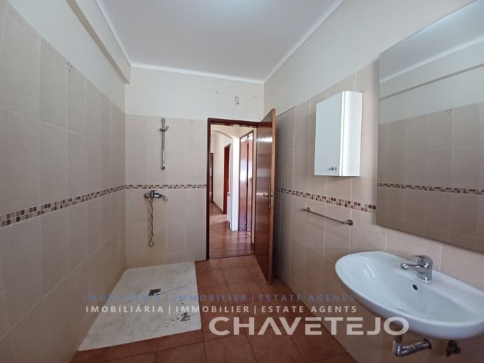 Image No.16-4 Bed House for sale