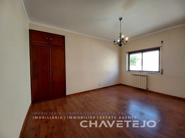 Image No.17-4 Bed House for sale