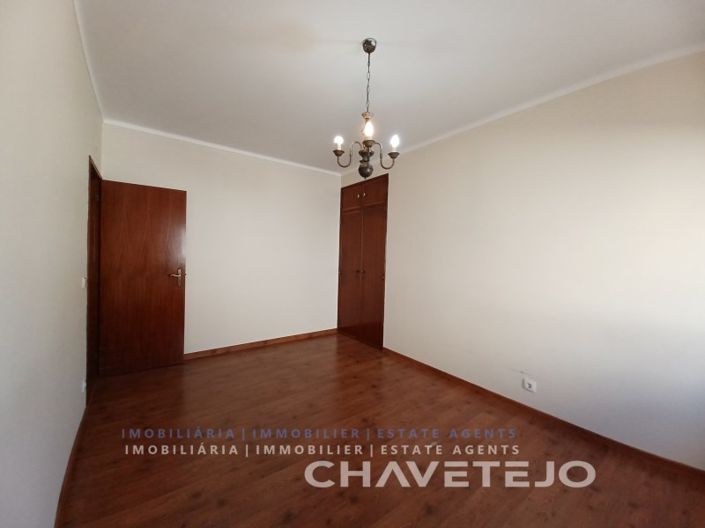 Image No.18-4 Bed House for sale