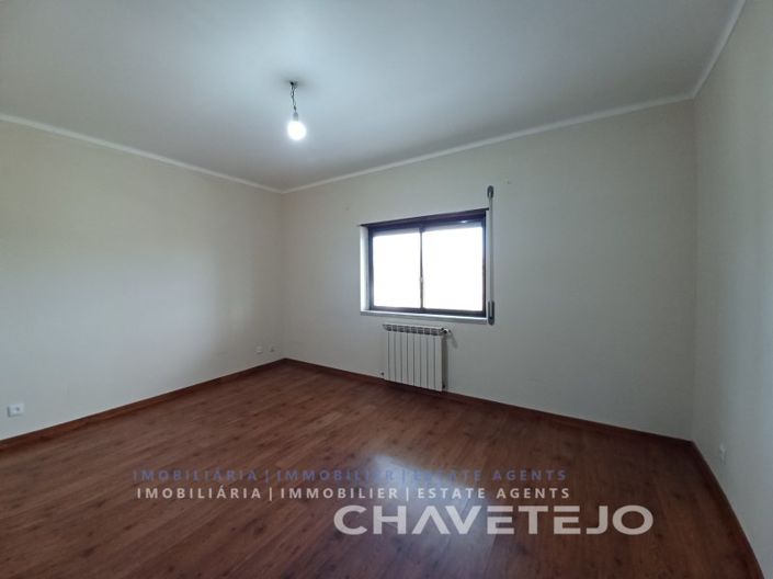 Image No.21-4 Bed House for sale