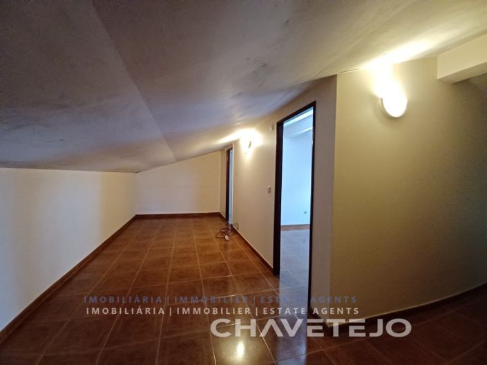 Image No.24-4 Bed House for sale