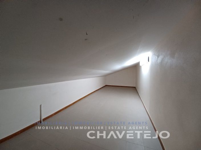 Image No.27-4 Bed House for sale