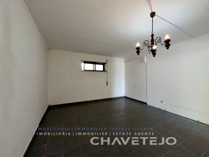 Image No.30-4 Bed House for sale