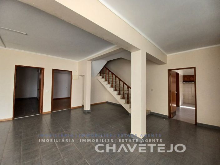 Image No.8-4 Bed House for sale