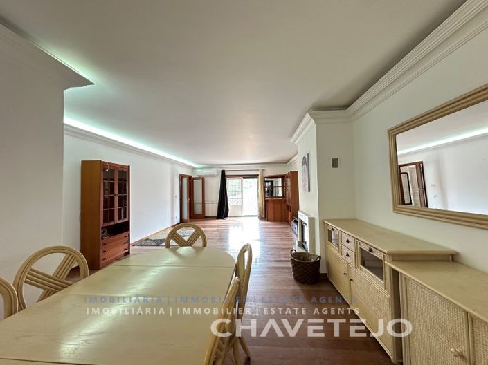 Image No.10-3 Bed House for sale