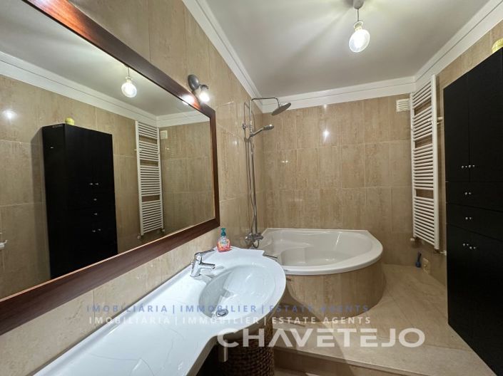 Image No.11-3 Bed House for sale