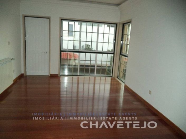 Image No.13-3 Bed House for sale